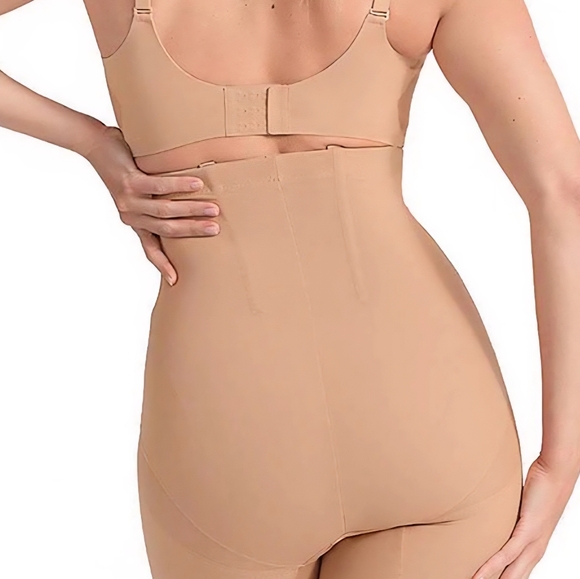 Honeylove Nude shapewear seamless shorts - Picture 2 of 6